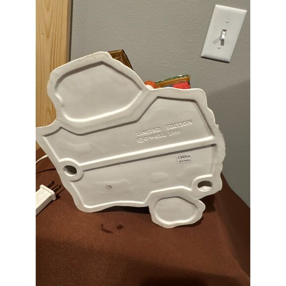 Heartland Valley Village Limited Edition Barn Illuminated Porcelain House - Picture 7 of 9